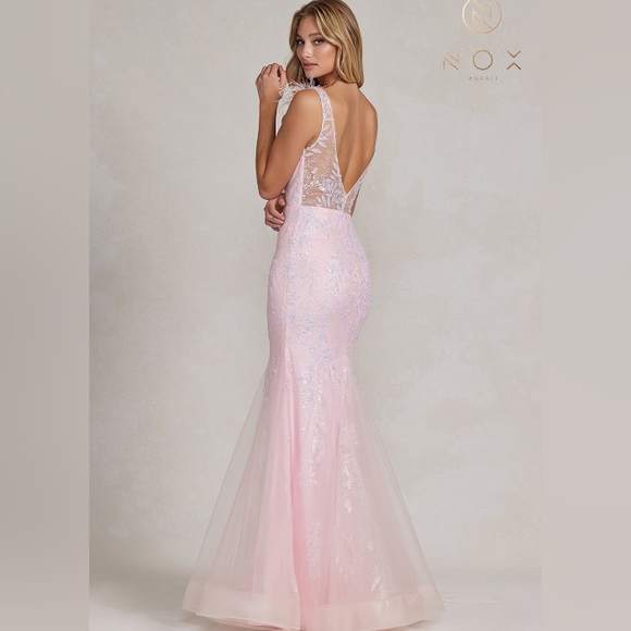 Pink or blue mermaid sequin long gown with open back - Picture 5 of 9